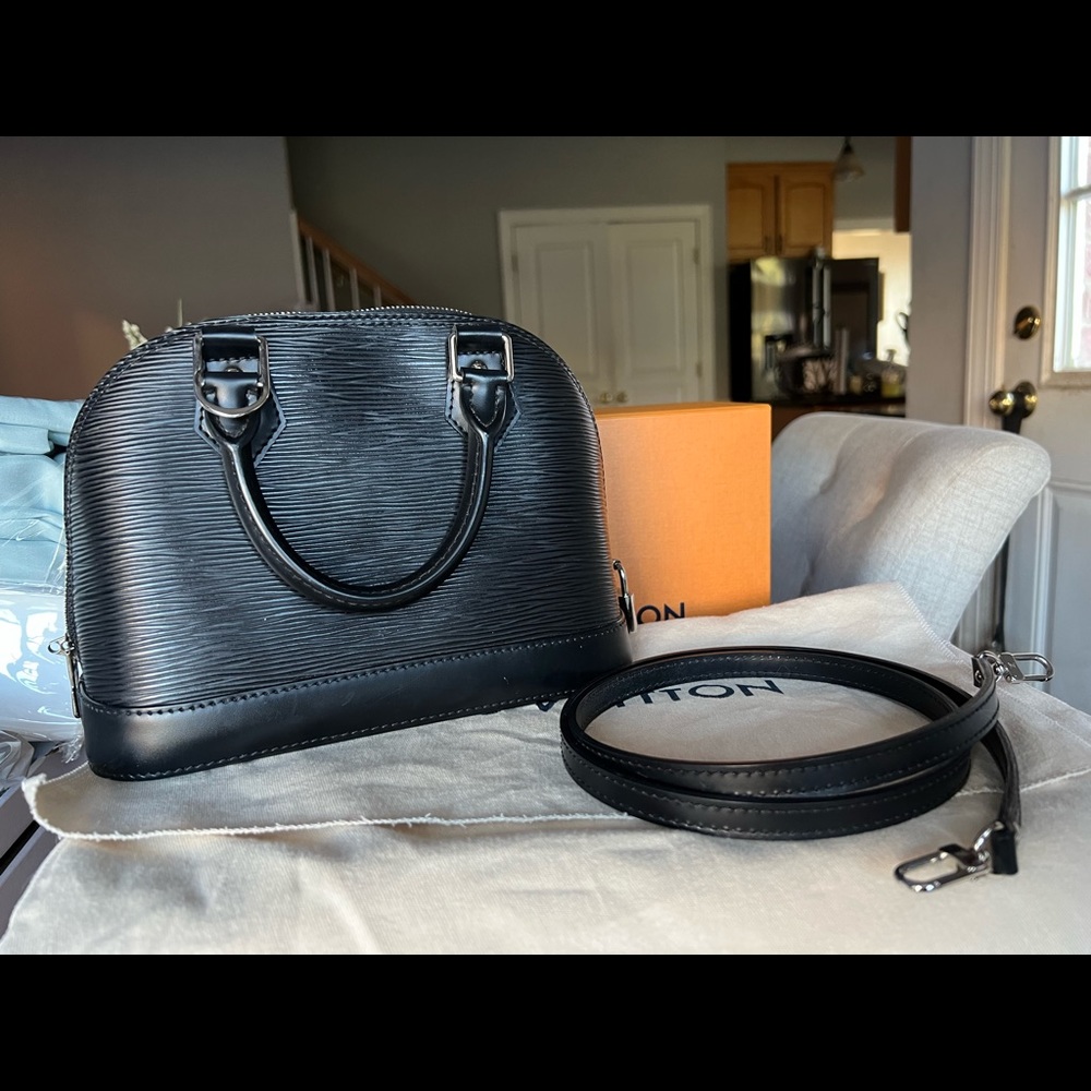 Louis Vuitton Alma bb black Epi